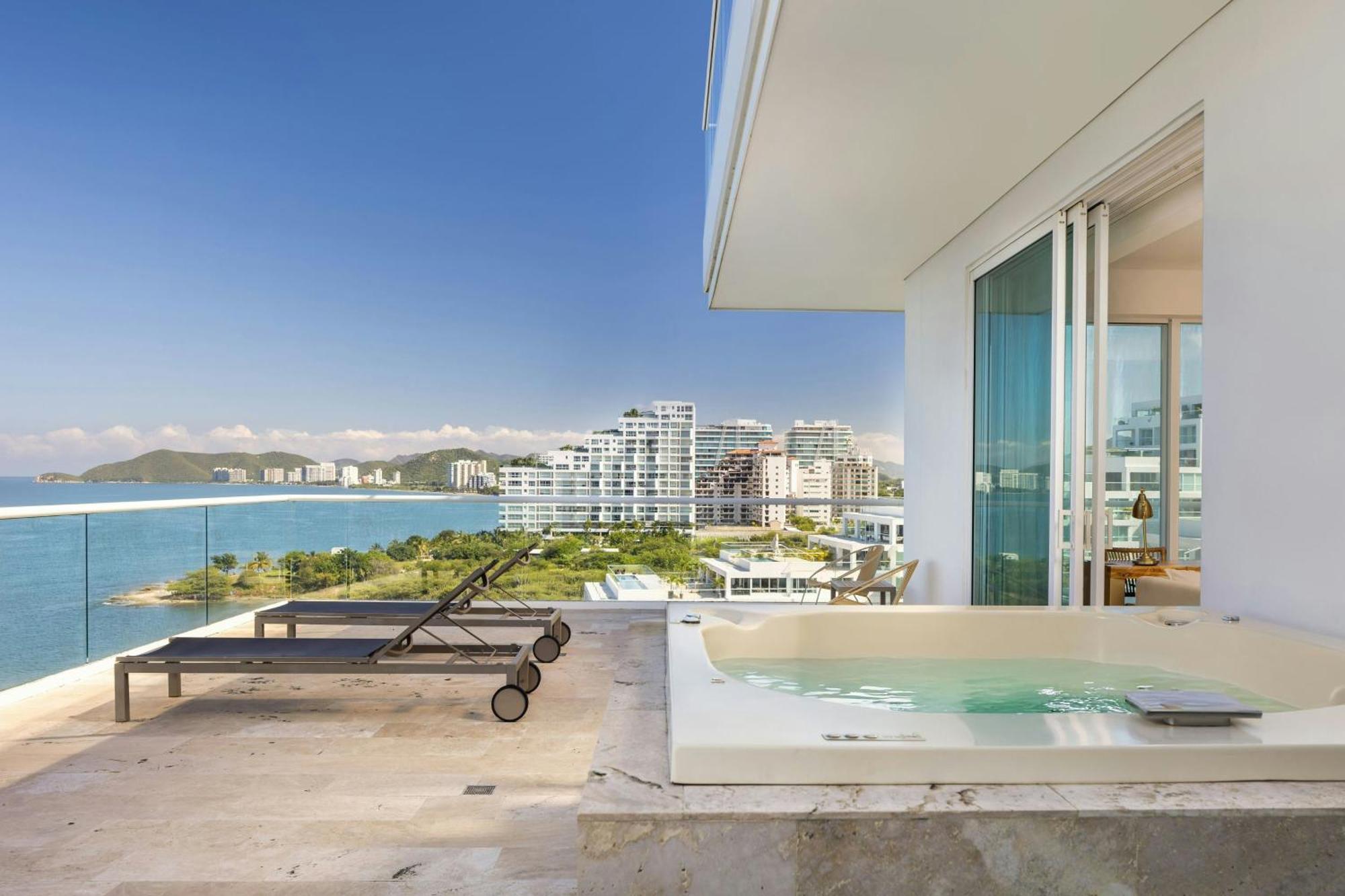 1 Bedroom Suite, 1 King, Sofa bed, Oceanfront, Whirlpool,1593714288:JPEG